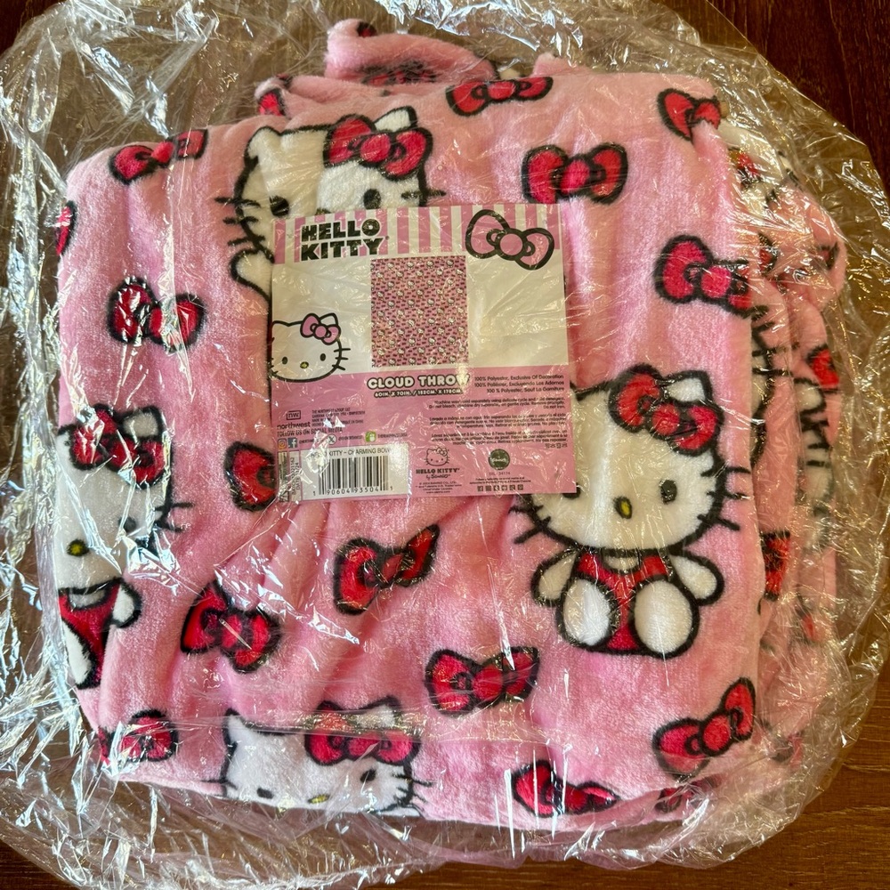 NWT Hello Kitty super plush pink red white Cloud Throw - Picture 2 of 6